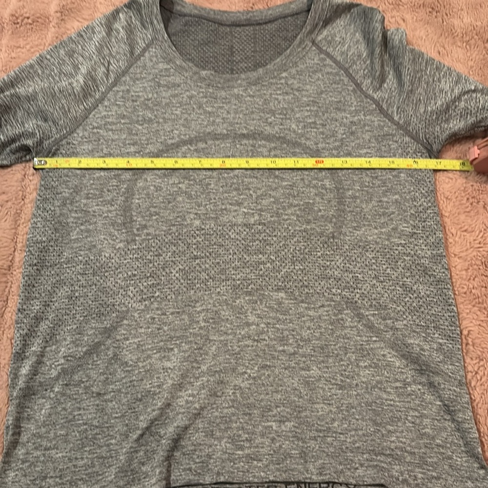 Grey Swiftly Tech Lululemon Long Sleeve size 6 - Picture 8 of 9